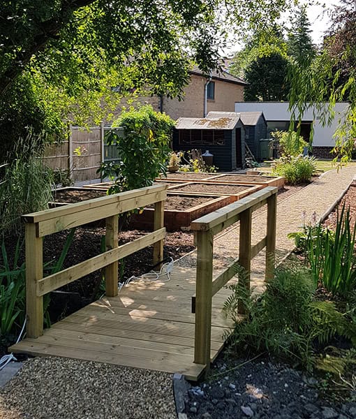 wooden-balustrade-over-bridge-block